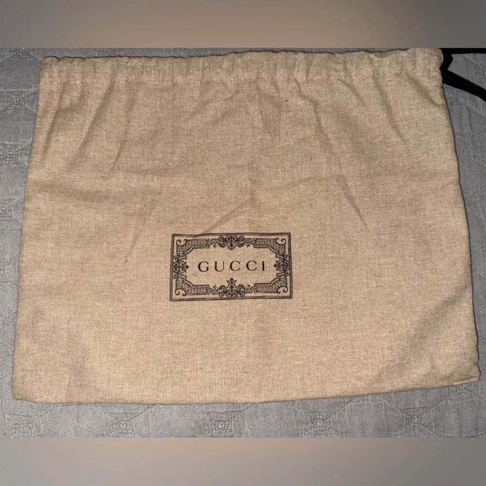 Brand new Gucci box with magnetic closure, comes with dust bag - Picture 2 of 6